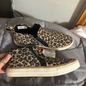 Tom’s Leopard Print Slip-On Sneakers